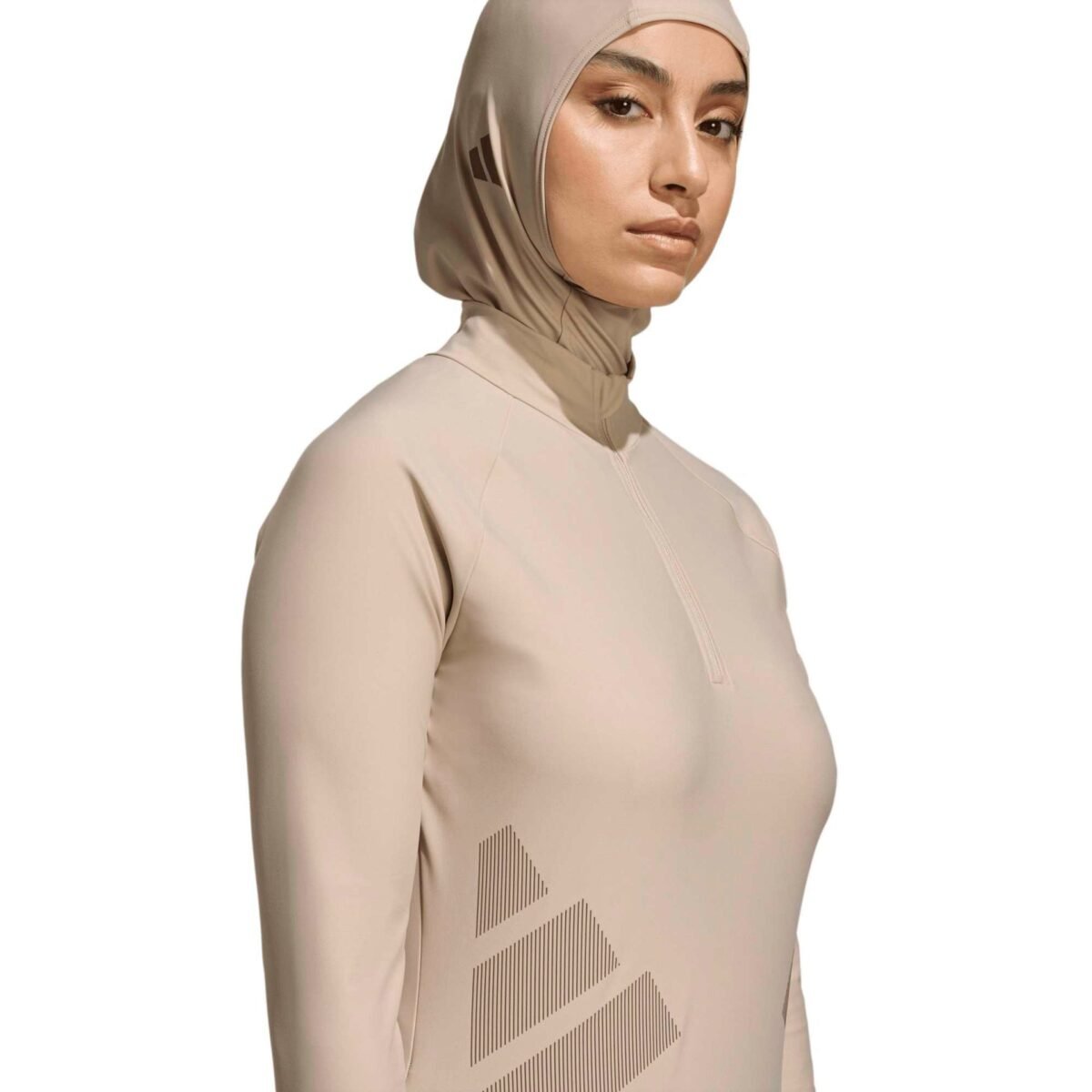 ⁦بلوزة السباحة بأكمام طويلة وشعار كبير من أديداس⁩ - الصورة ⁦5⁩